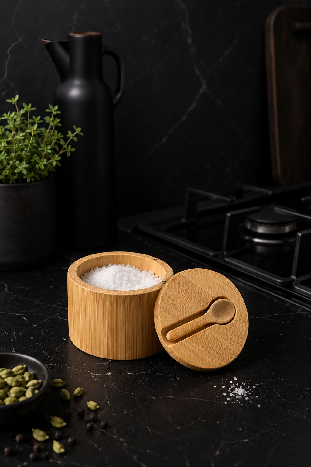 Kaşıklı bambu baharatlık, doğal bambu kapaklı baharat kabı, dahili kaşıklı şık mutfak baharat organizeri